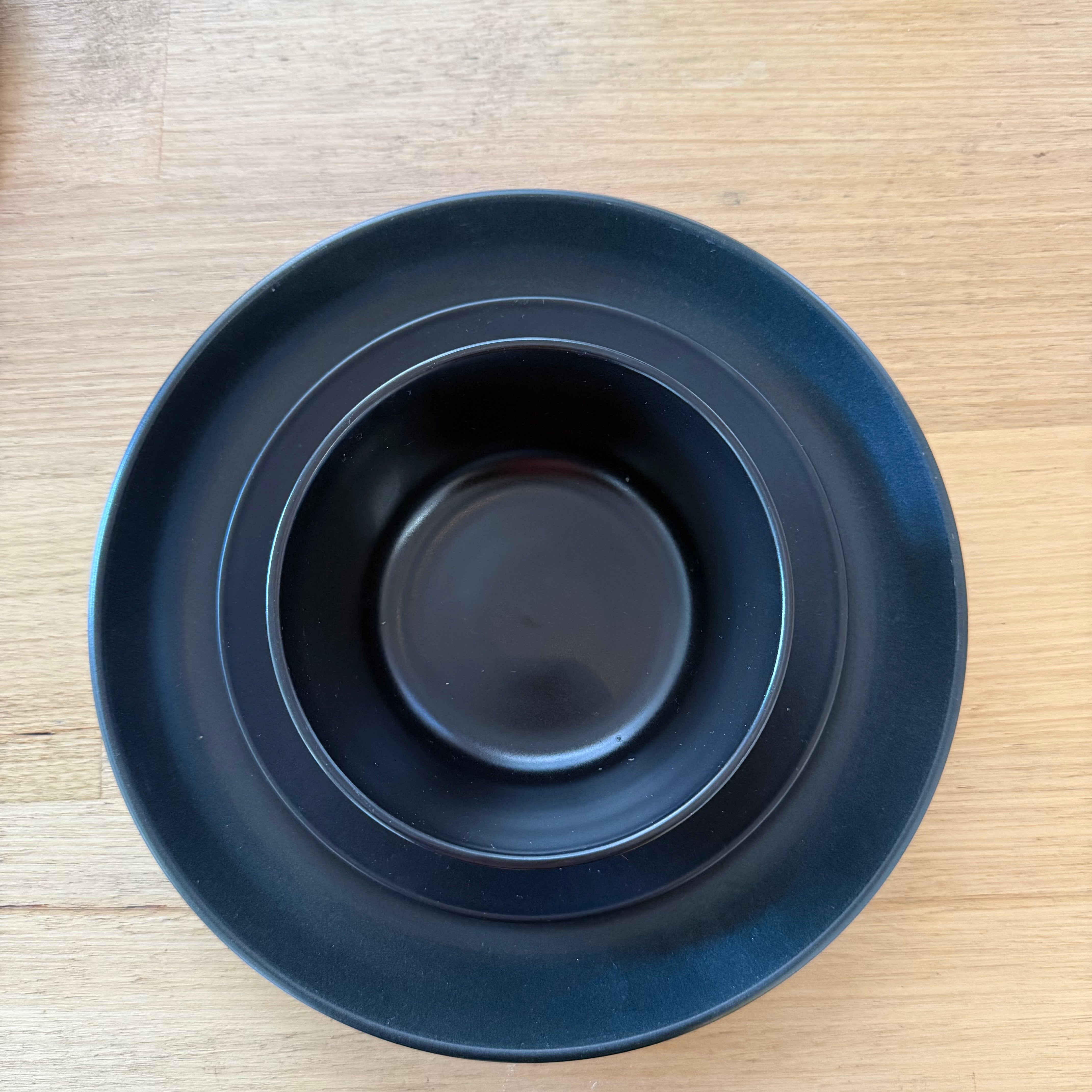 Black Smooth Dinner Plate