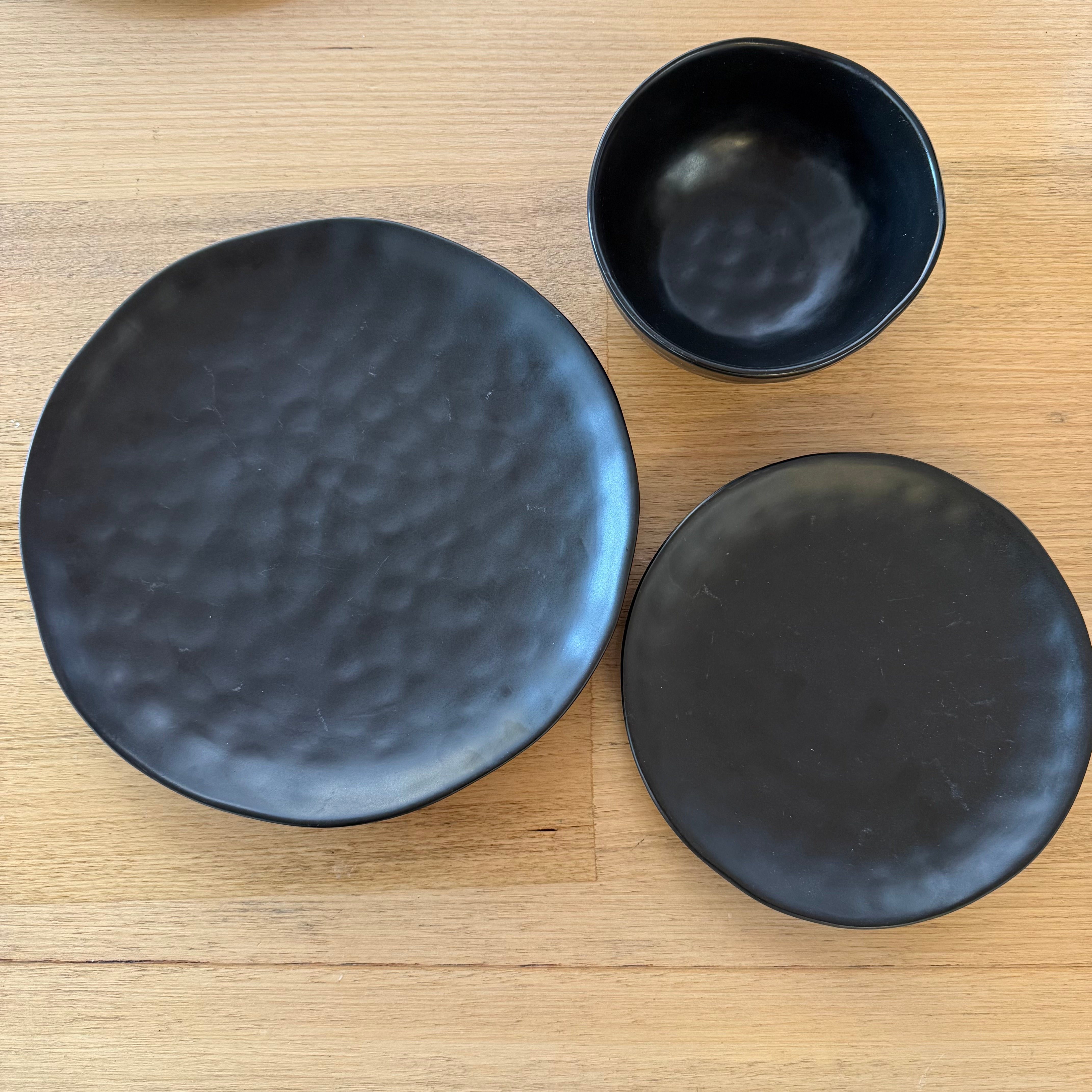 Black Hammered Dinner Plate